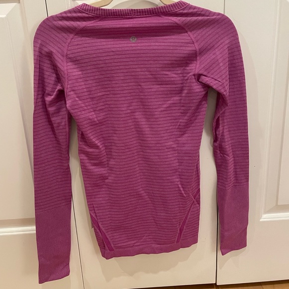 Lululemon swiftly tee - Picture 2 of 3